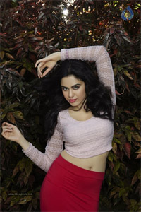 adhasharma,son of sathyamurthy,short films,deepika padukone  షార్ట్ ఫిలింలో 'సత్యమూర్తి' హీరోయిన్..! 